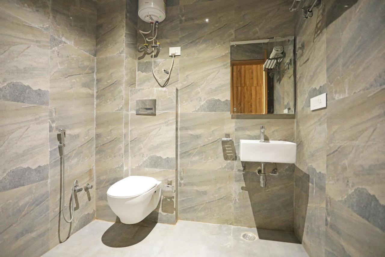 Hotel Good Vibe Near Delhi Igi Airport New Delhi Exteriör bild